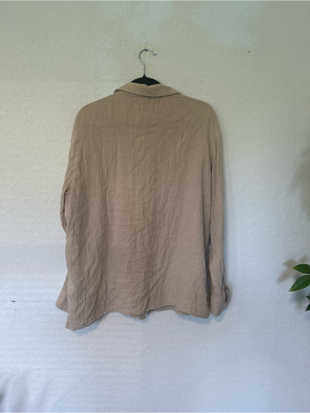 Old Navy Crinkle Gauze Button Down Boyfriend Shirt Size M, Coastal Minimalist - Picture 4 of 9